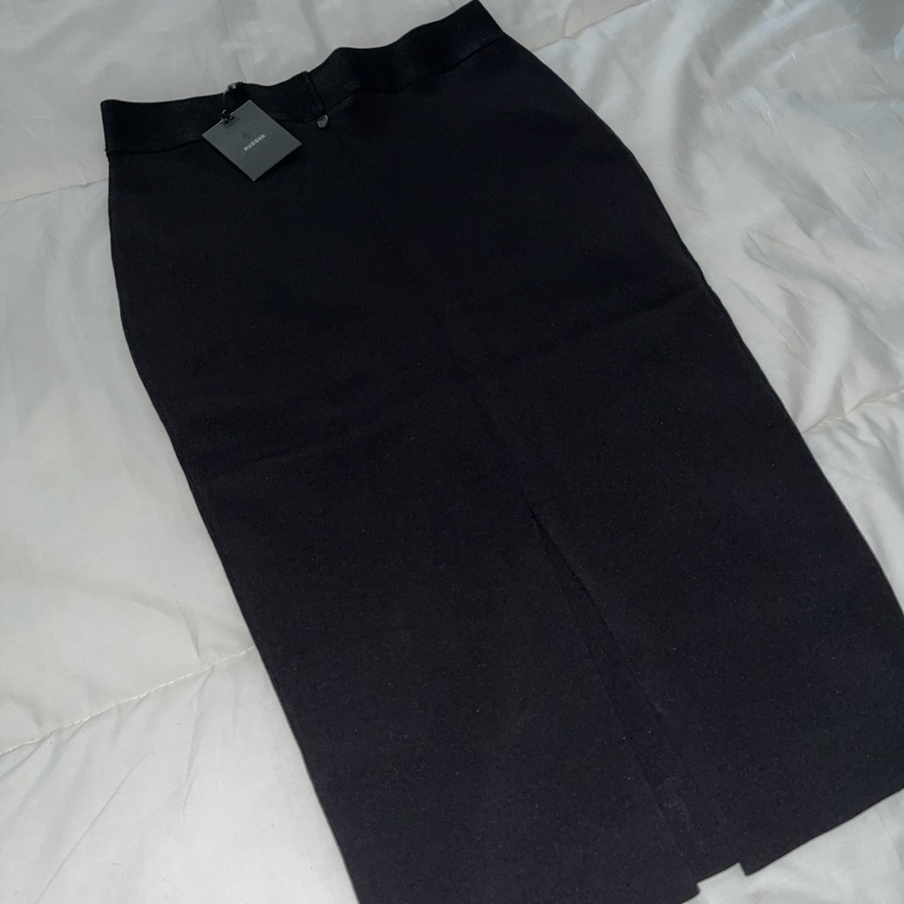 SOLD 🔴 Rudsak pencil skirt 🖤